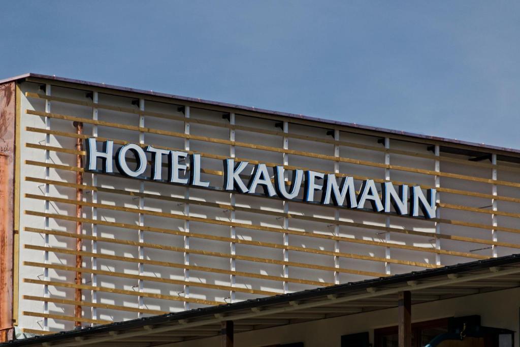 Hotel Kaufmann Roßhaupten エクステリア 写真